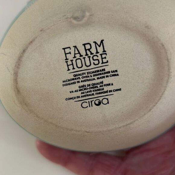 New Nesting Stoneware Measuring Cups - Picture 4 of 4